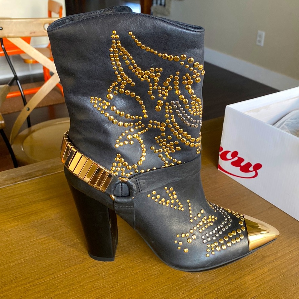 JEFFREY CAMPBELL limited edition boots! Like new with replaceable caps!